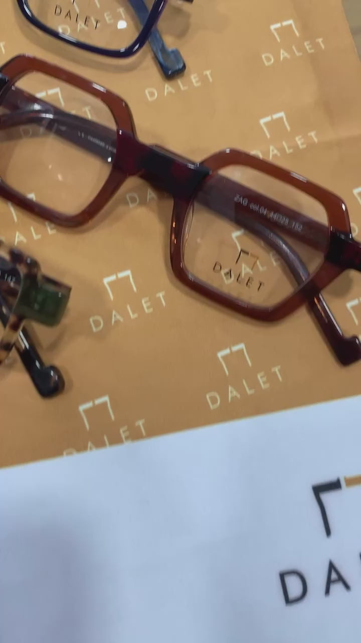 Carica il video: 