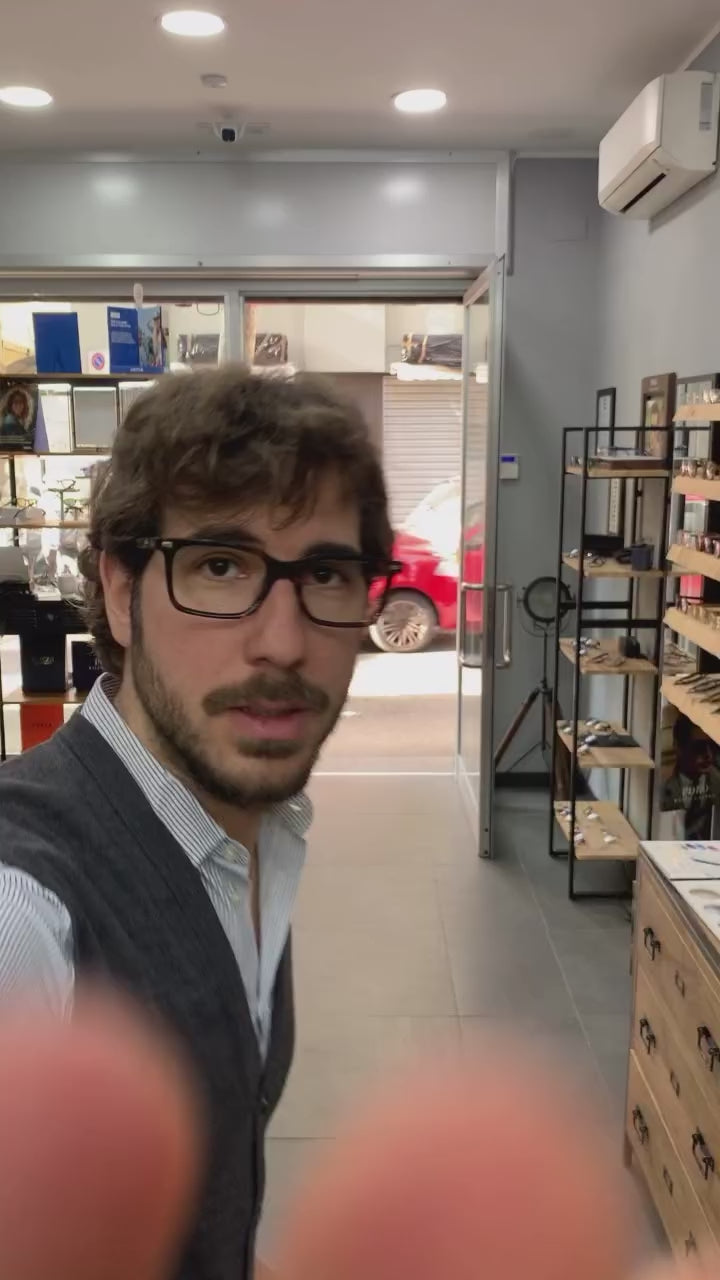Carica il video: 
